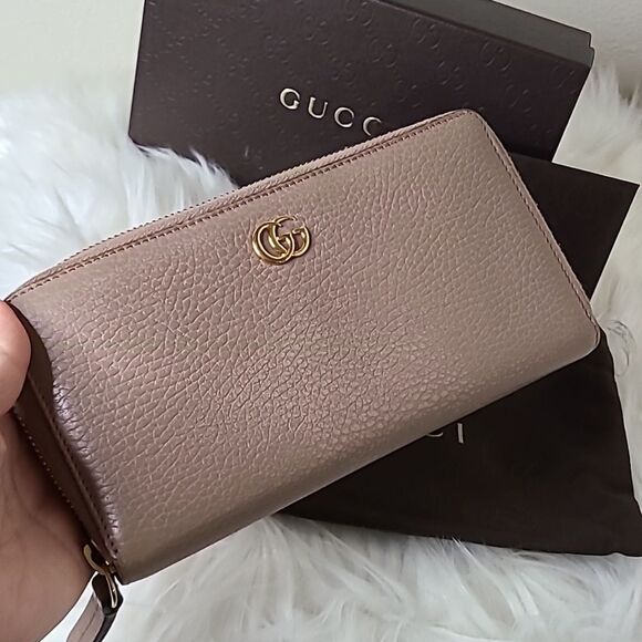 💯 Authentic Gucci Zipped Long Wallet 🍀 - Picture 14 of 14